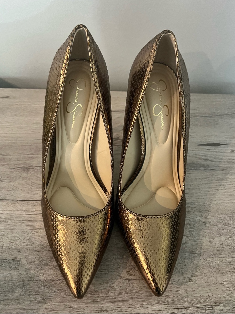 Jessica Simpson Womens Levila Pumps / Bronze Metallic Snake Print.